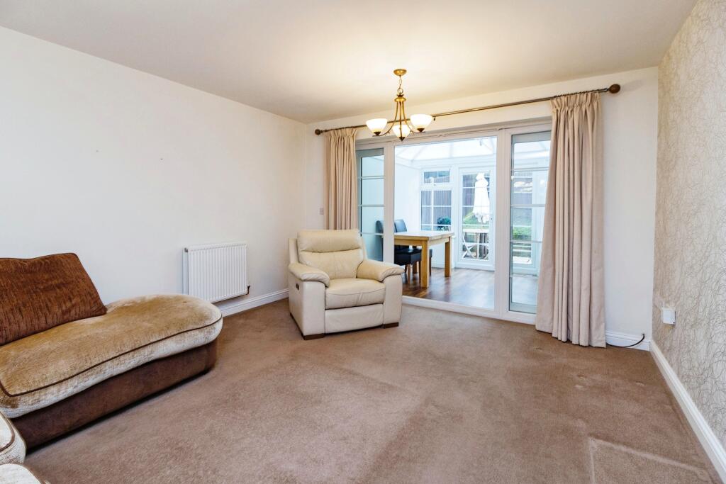 Lounge/Dining Room