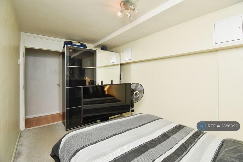 Bedroom 1 (Ensuite)