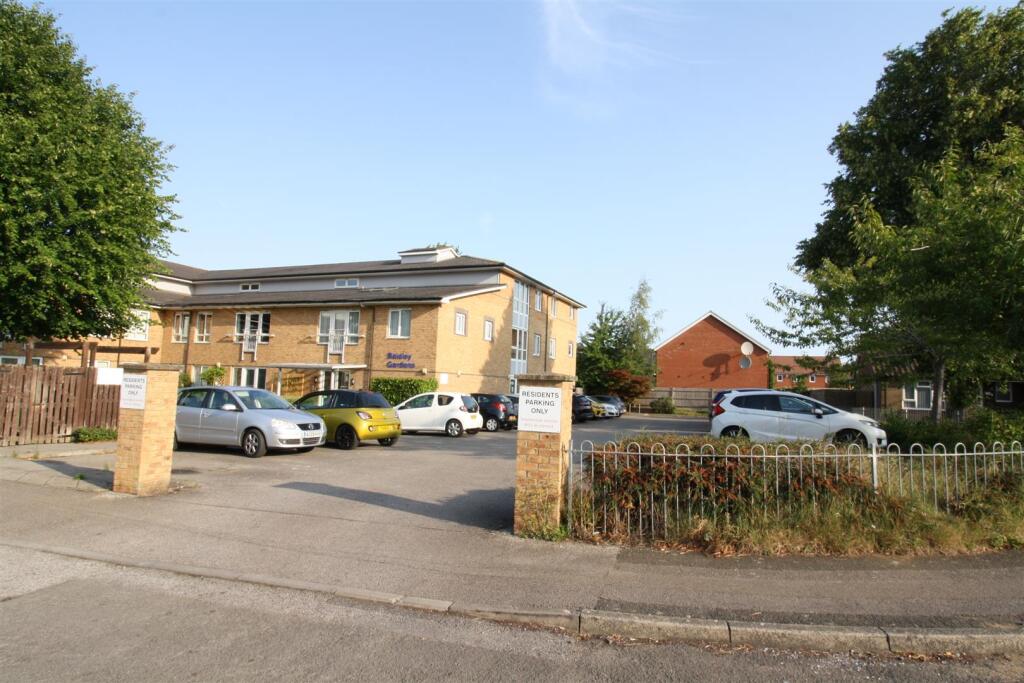 16 Bailsley Gdns entrance.JPG