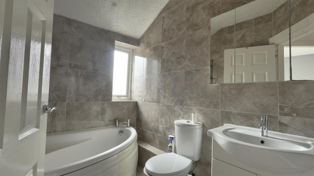 Yewtree Avenue Bathroom