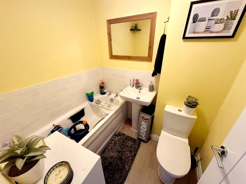 Family Bathroom.jpg