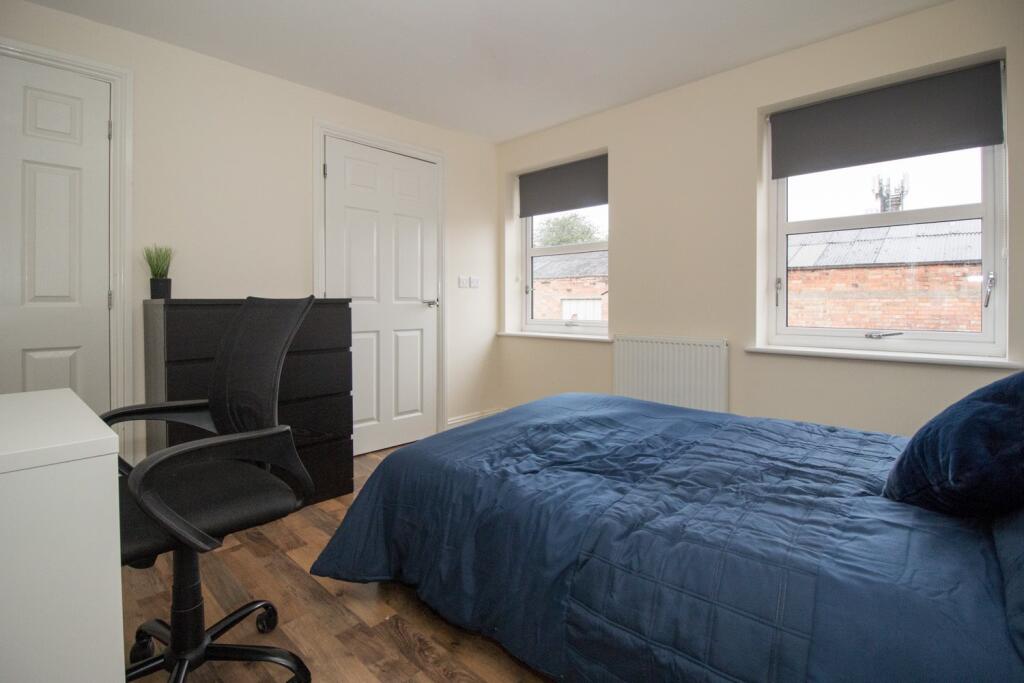 Student Digs - Blue 