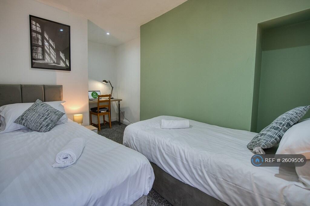 Bedroom 3 - 2 Singles