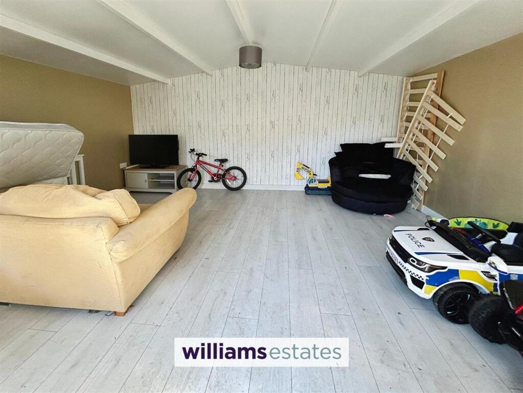 Summer House Internal