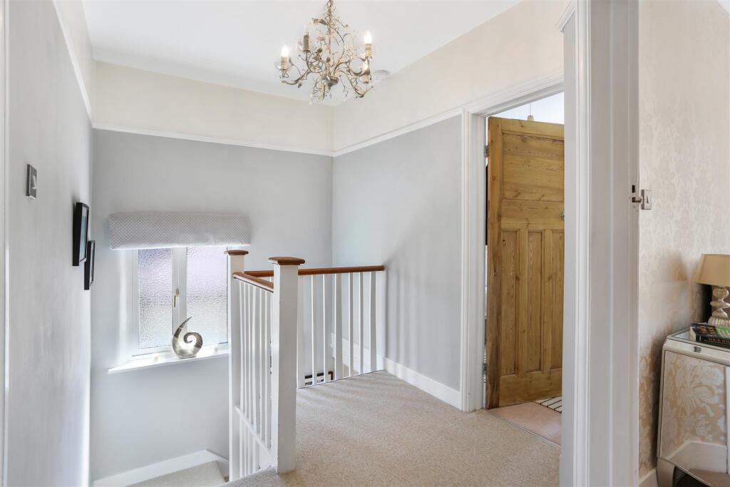 630631790 - 195 Woodcote Road, SM6 10.jpg