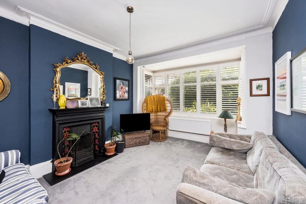 Hangleton Road 6 LOUNGE.jpeg