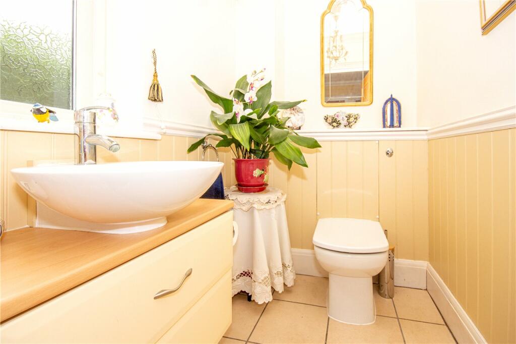 D/S Cloakroom