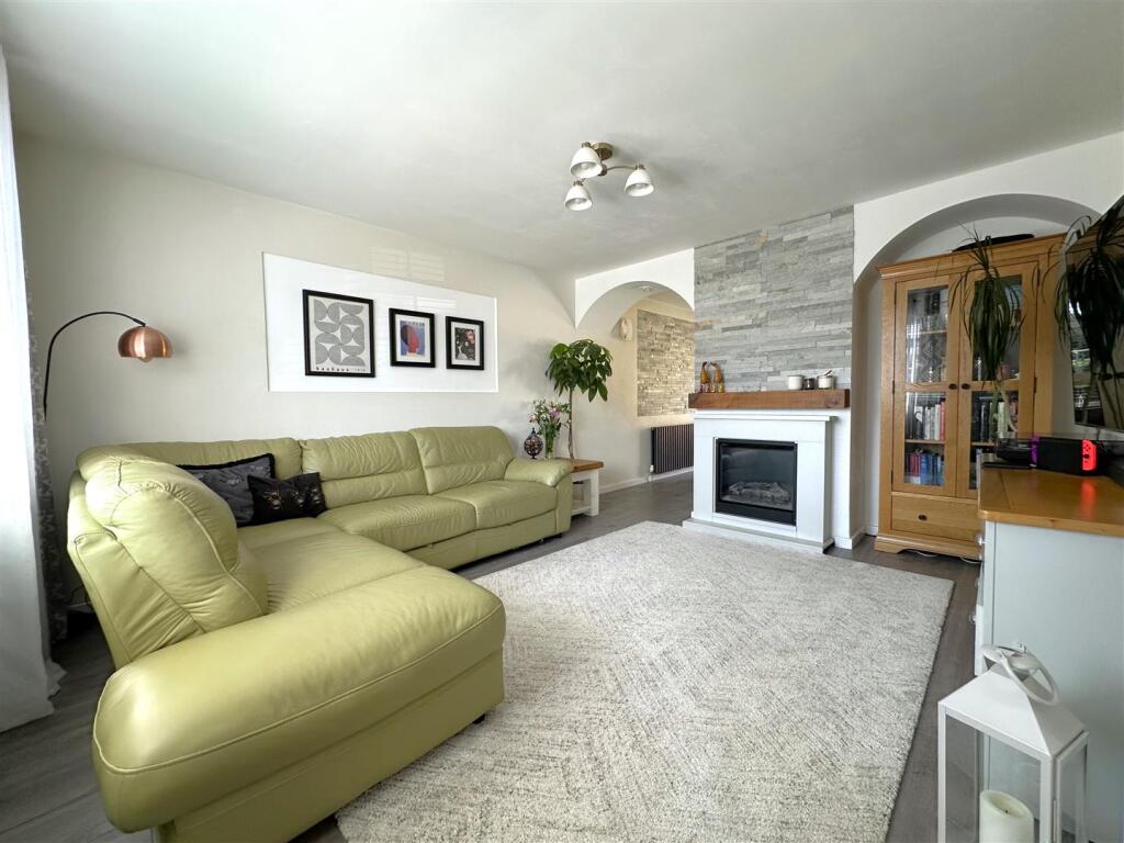 Generous Living Room 833