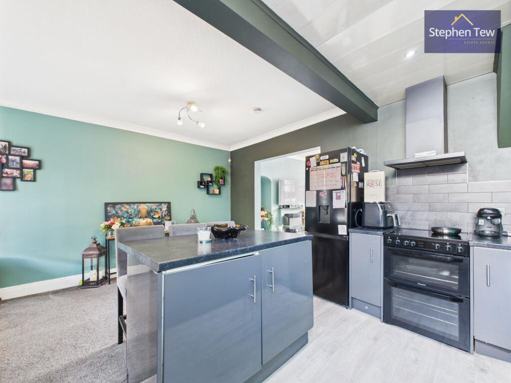 Kitchen/ Living Area