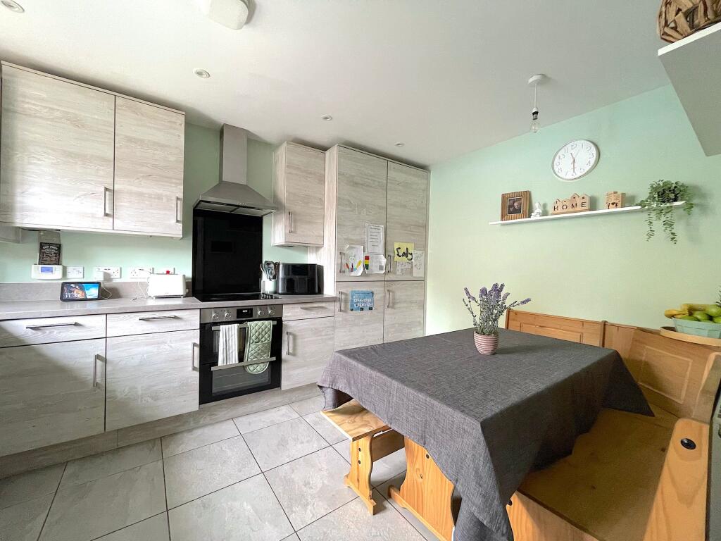 Kitchen/Dining Room (1)