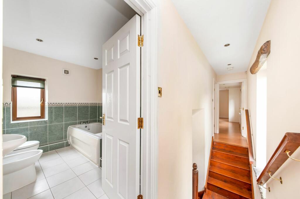 FIRST FLOOR LANDING