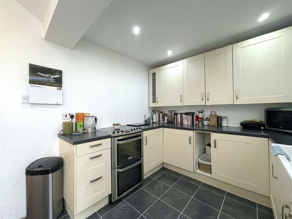 Kitchen (2).jpeg