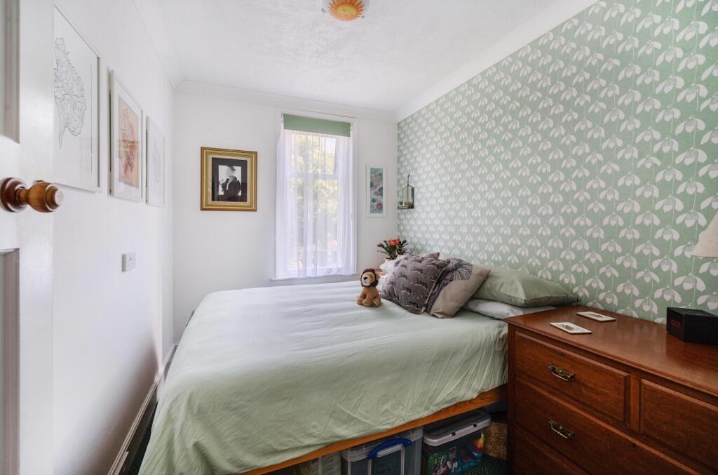 1295857-5-68308a7...