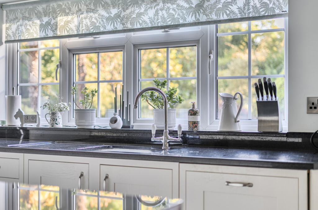 1360121-8-68dbffc...