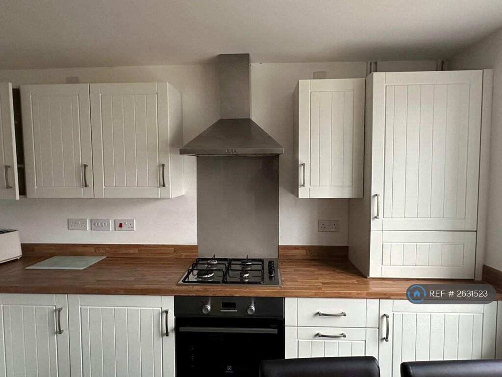 Fridge Freezer, Dishwasher, Gas Burner &amp; Oven