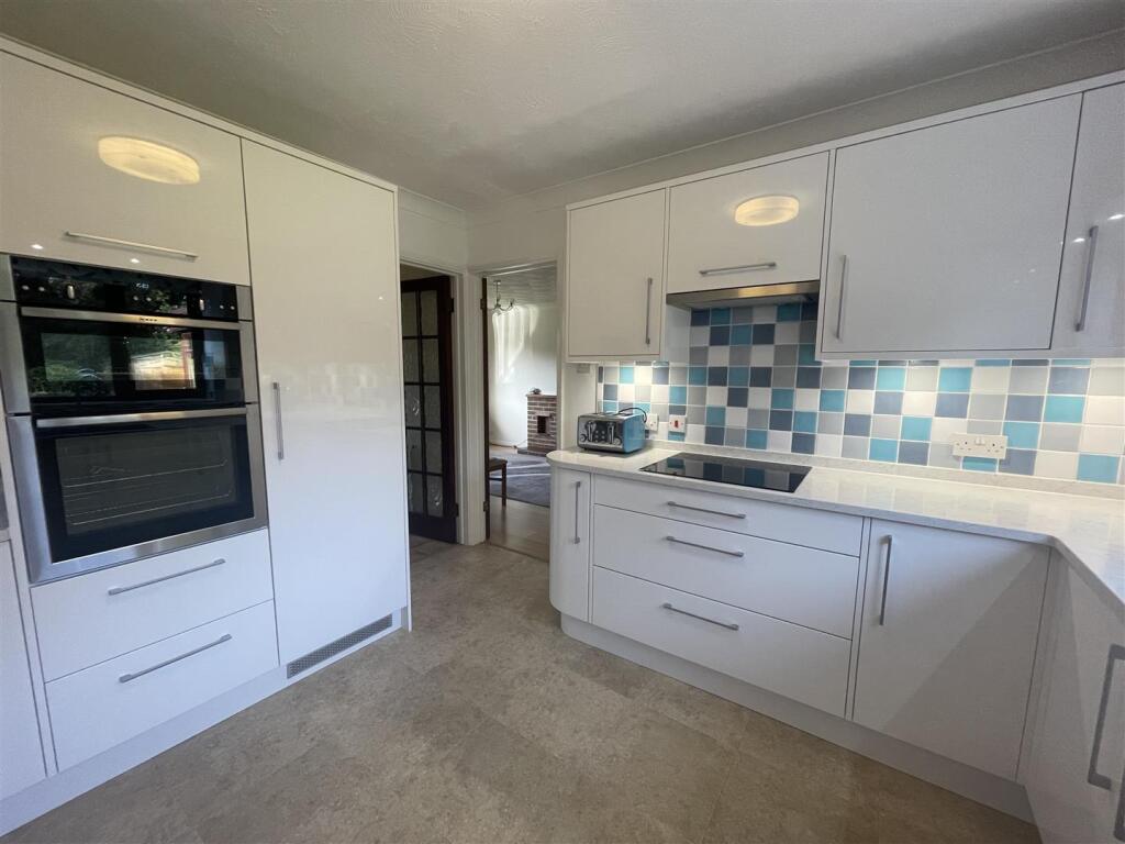 kitchen 2.jpg