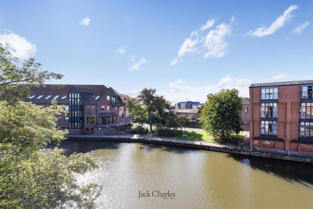 5 Ronnies Wharf, TN9 1EX 004.jpg