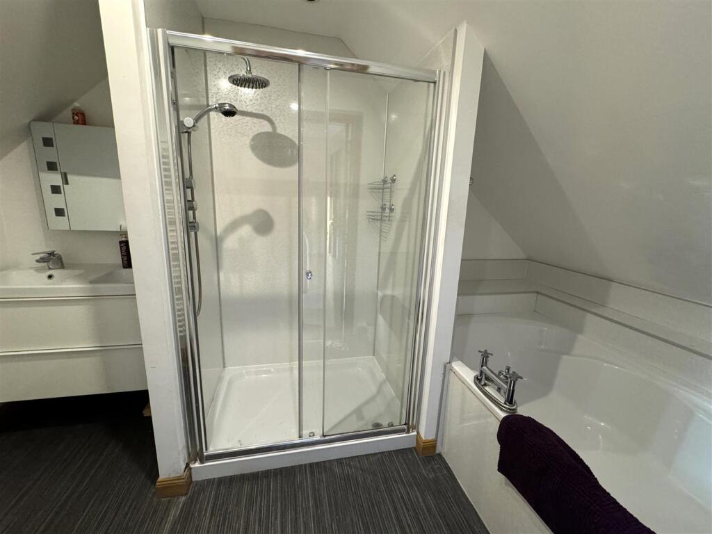 ENSUITE BATHROOM .JPG
