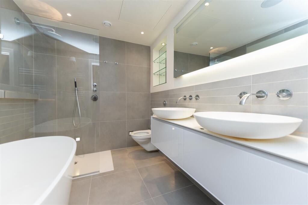 Bedroom 3 En-Suite        .jpg