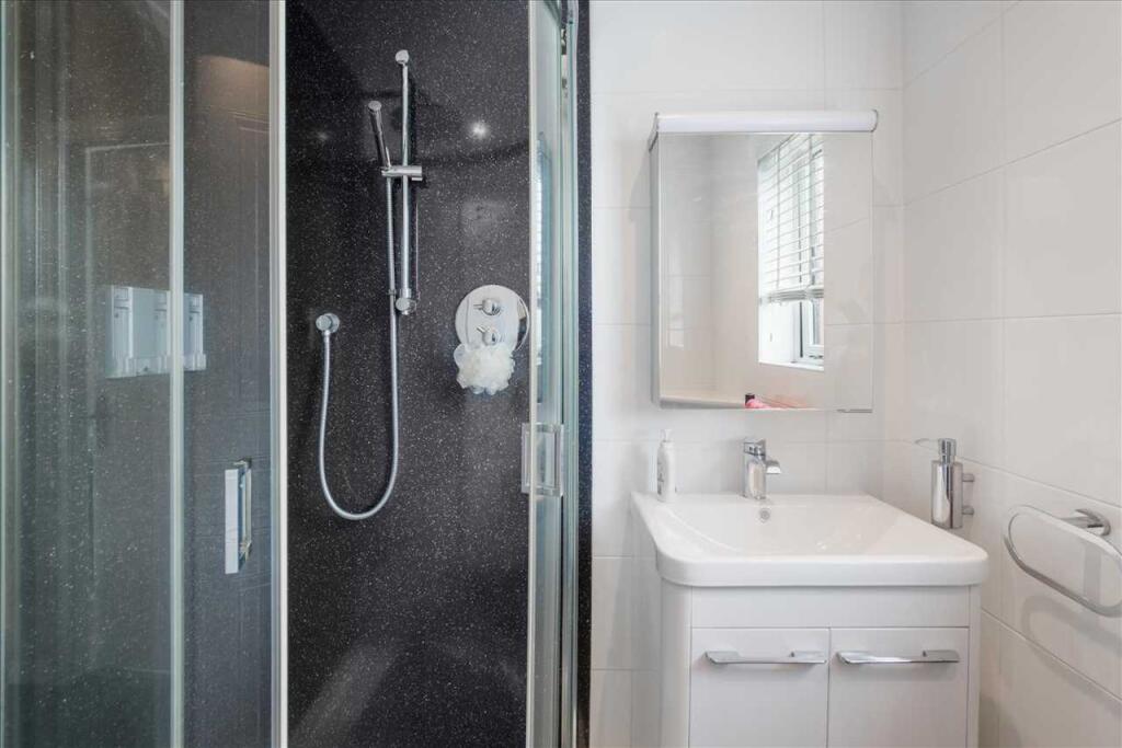 Shower Room (2)