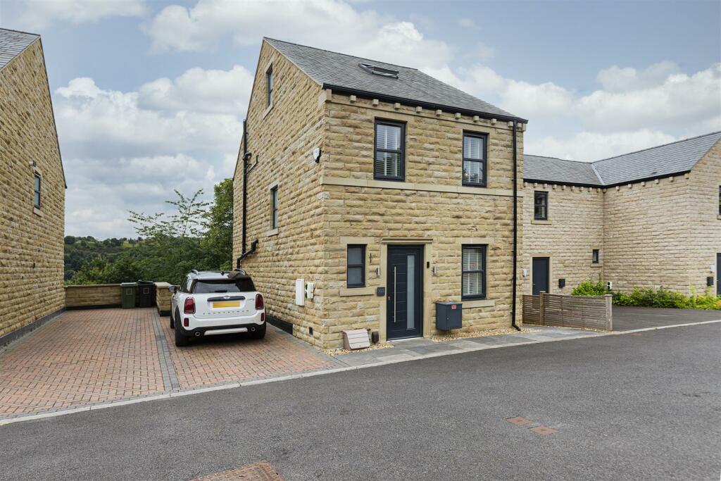 Bramleys Estate Agents - Longwood Gate (1).jpg
