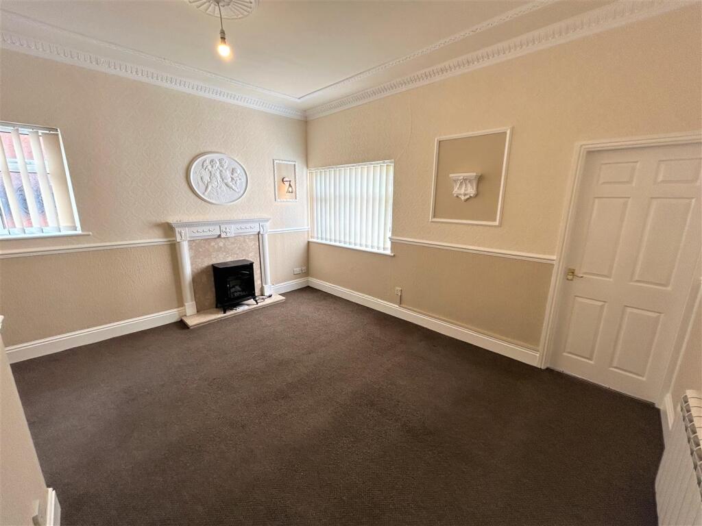 Living room 2.jpg