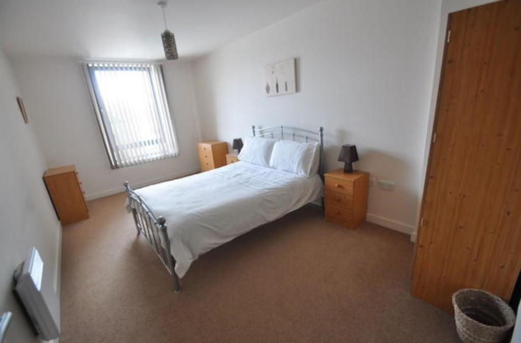 bedroom.JPG