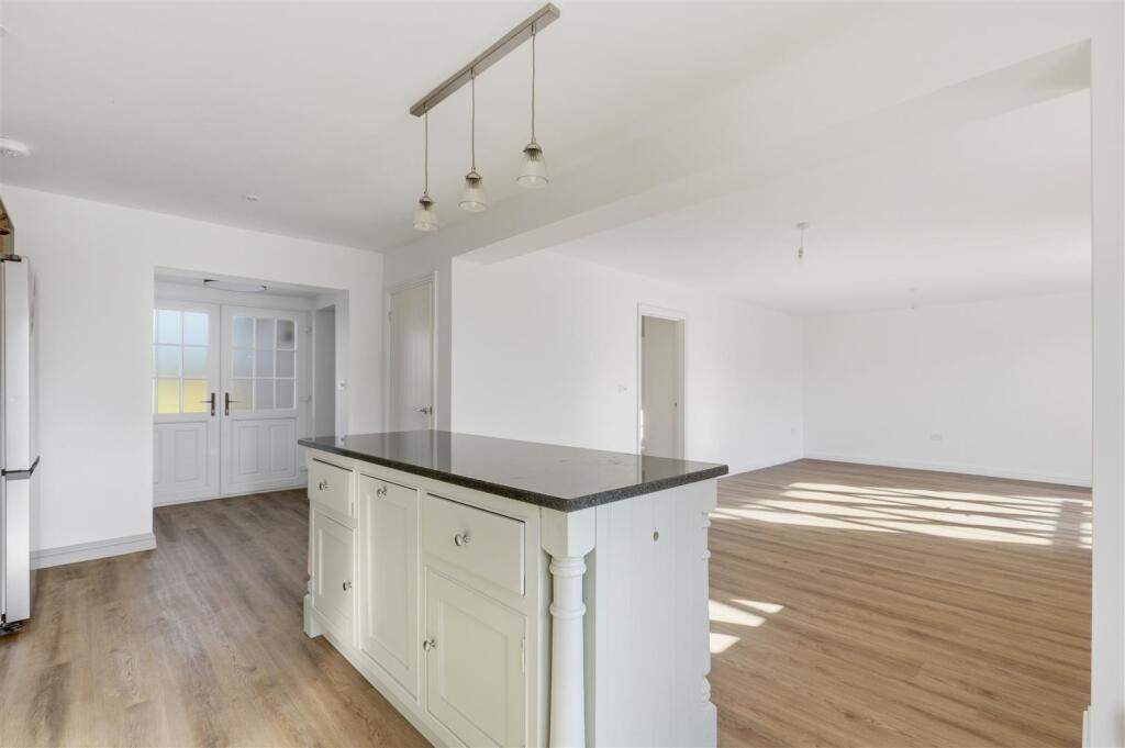 19 Halesworth Road 14.jpg