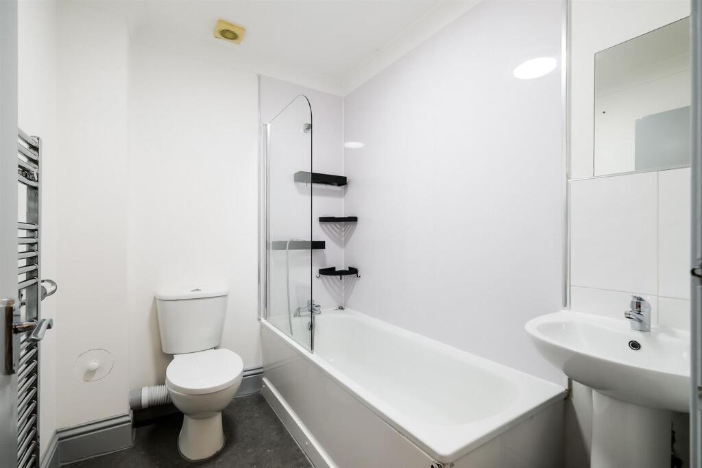 78-80 Spruce Hills Flat 2-2_web.jpg