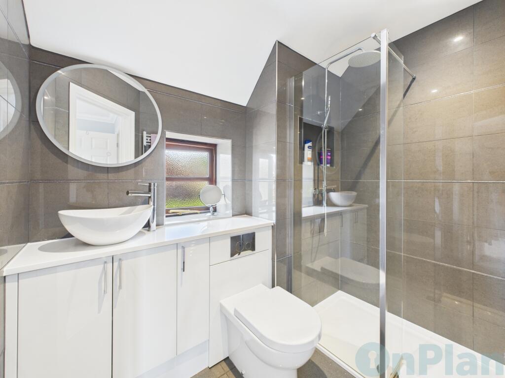 CAM04024G0-PR0032-STILL011