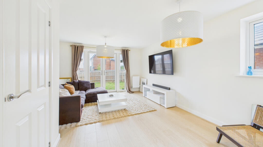 CAM04968G0-PR0063-STILL011