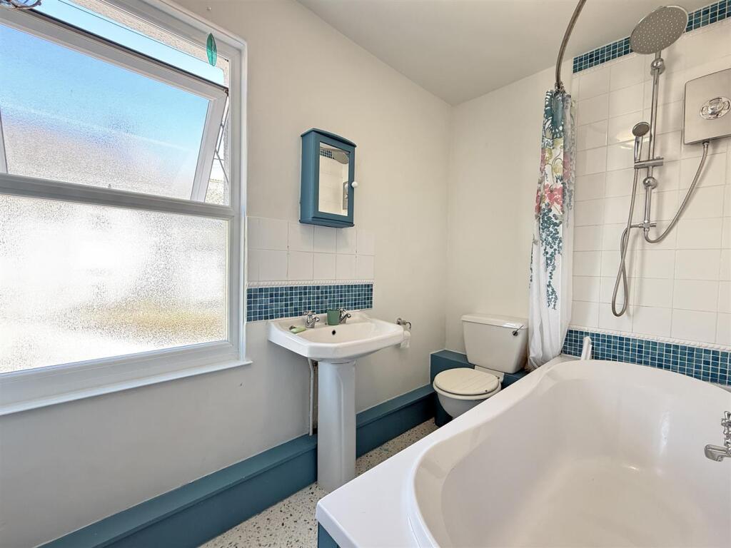 Cotehele Avenue 90 - Bath.jpg