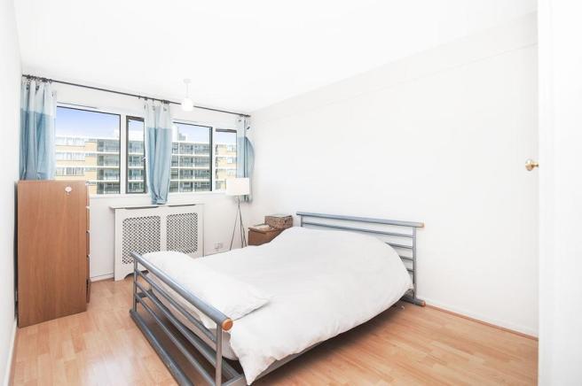 SPACIOUS DOUBLE BEDROOM