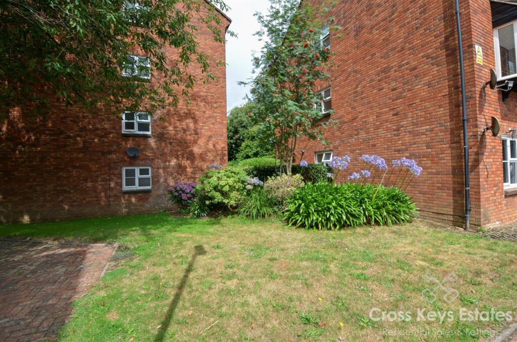 Communal Garden/Parking