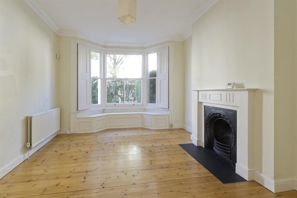 Reception+Room+alt+v