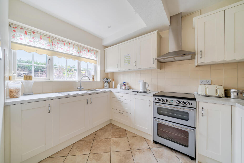 1388176-9-693bf0b...