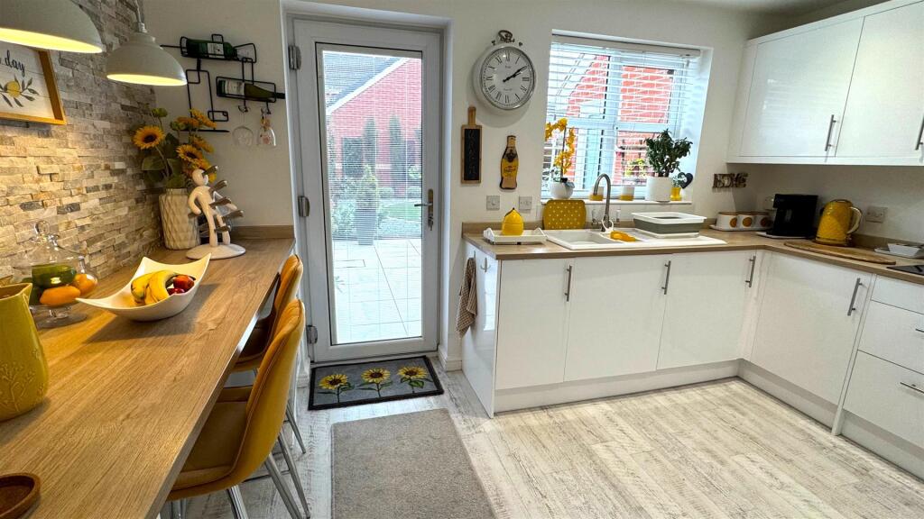Kitchen (3).jpg