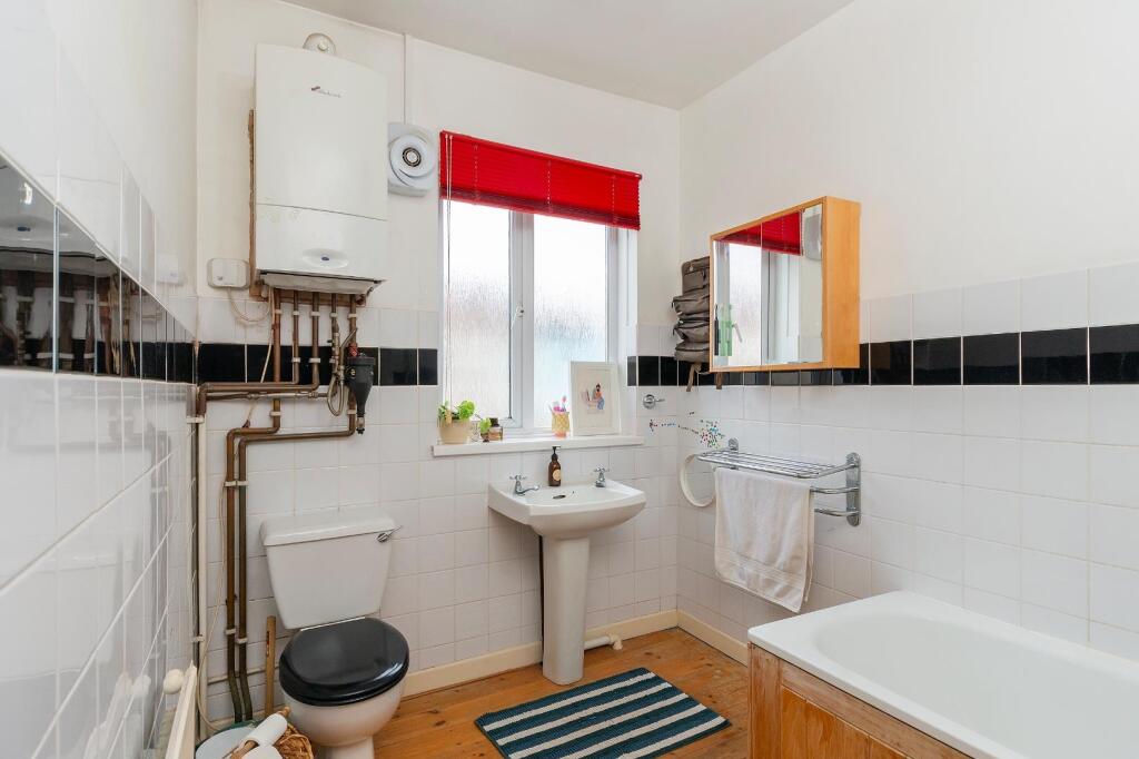 3B9SRD - Bathroom B.jpg