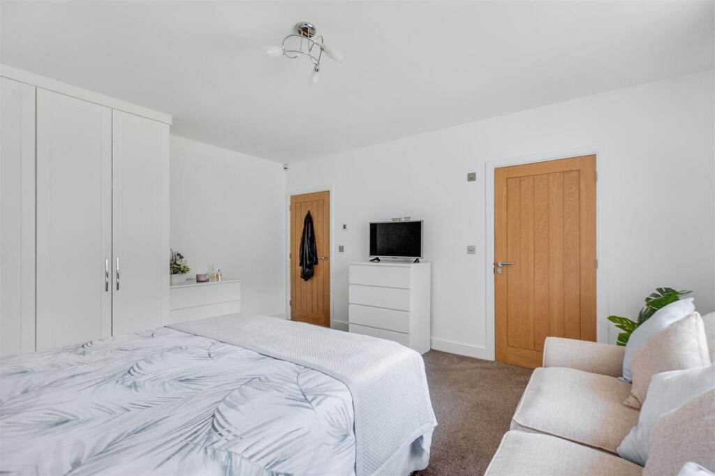 Bedroom 1_3.jpeg