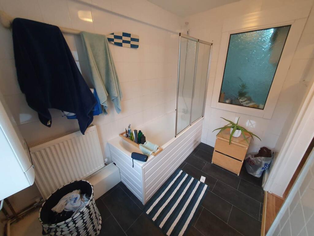 ES Bathroom Angle 3