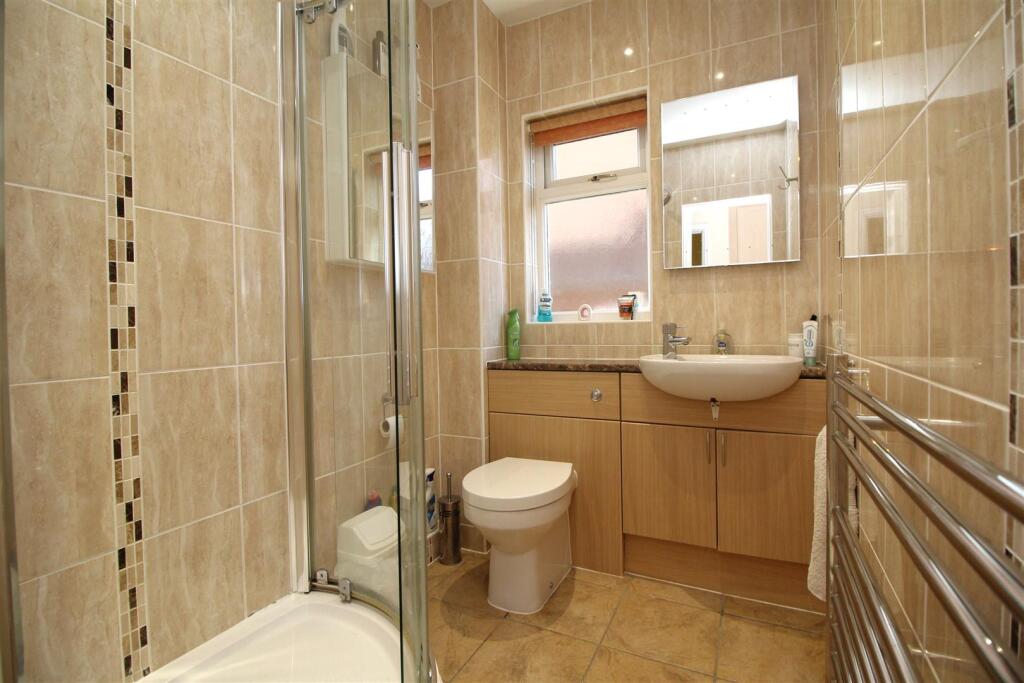 ensuite .JPG