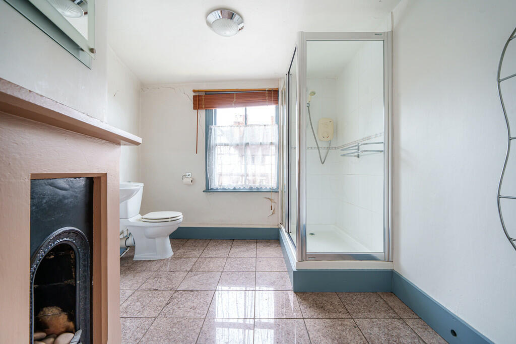 11 - Shower Room