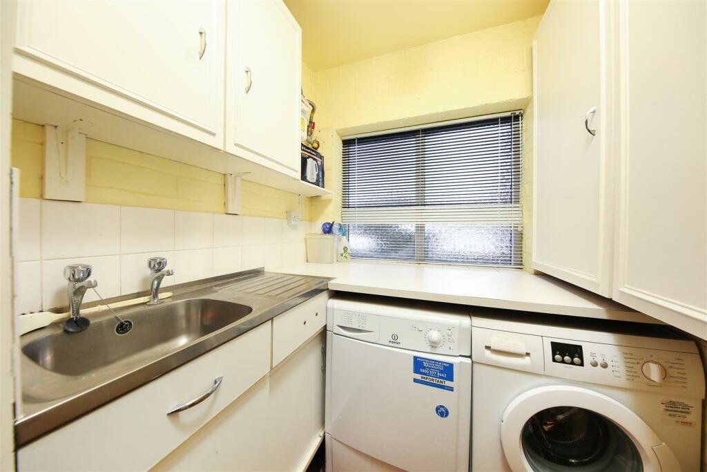 8 Utility Room.jpg