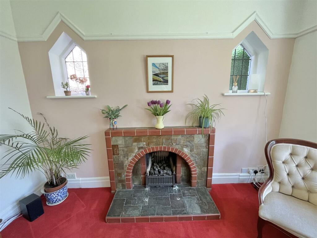 Dining Room Fireplace Feature.jpg
