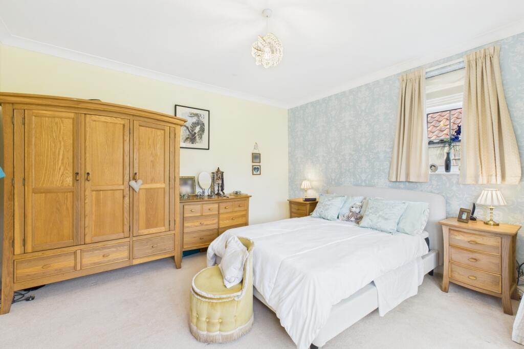 CAM03162G0-PR0352-STILL025