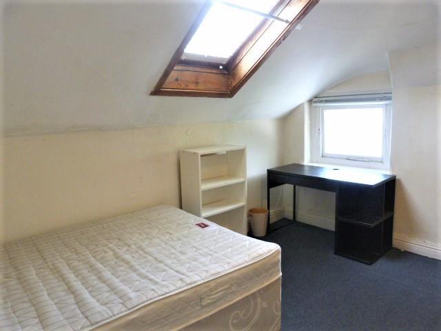 DOUBLE BEDROOM