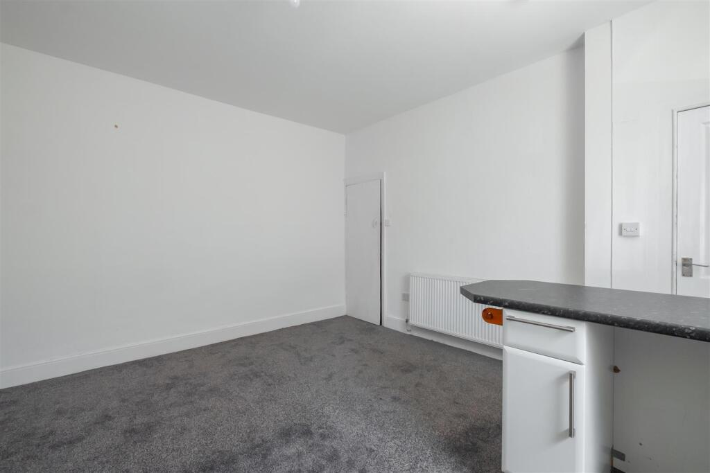 Living / Kitchen