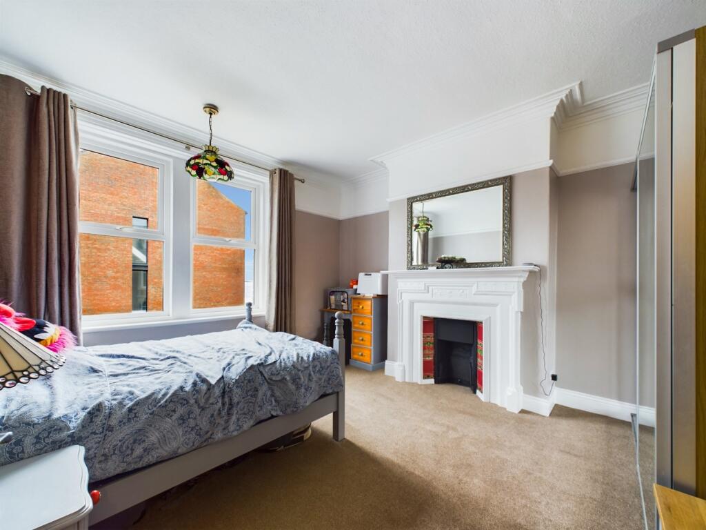 CAM02195G0-PR0063-STILL019