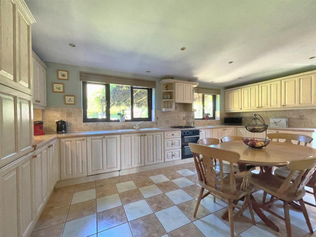 Kitchen/Breakfast Room