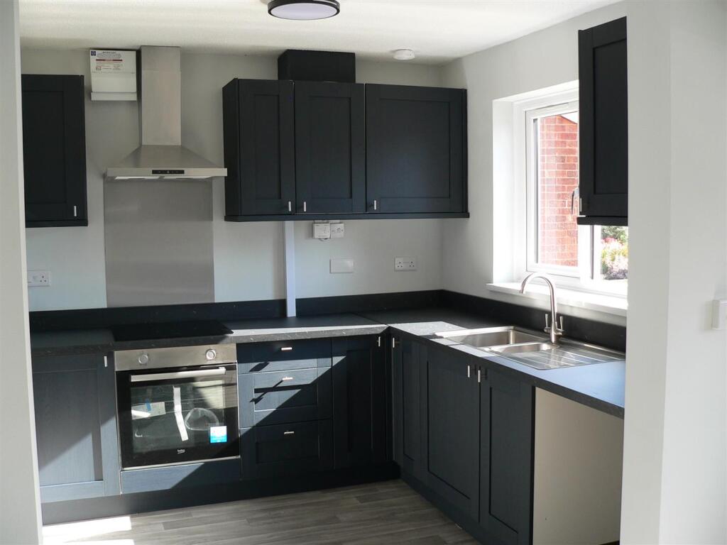 54 Abbotswood Kitchen .JPG